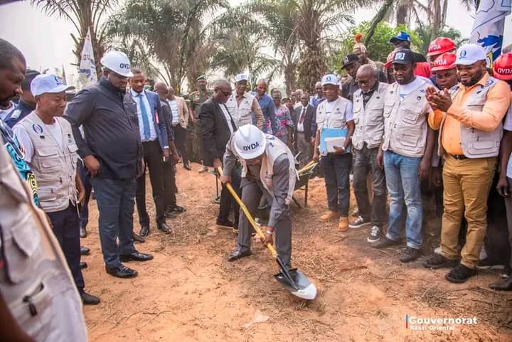 Kasaï Oriental: Les travaux d’entretien des routes de desserte agricole lancés par le Gouverneur