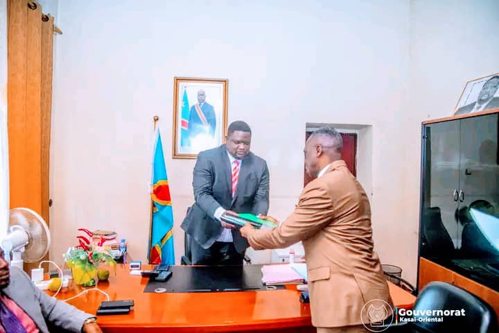 Kasaï Oriental : Jean Paul mbwebwa kapo transmet le projet à l&rsquo;Assemblée provinciale.