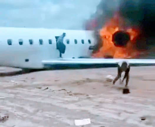 Lualaba : Un avion transportant une délégation ministérielle prend feu après l’atterrissage