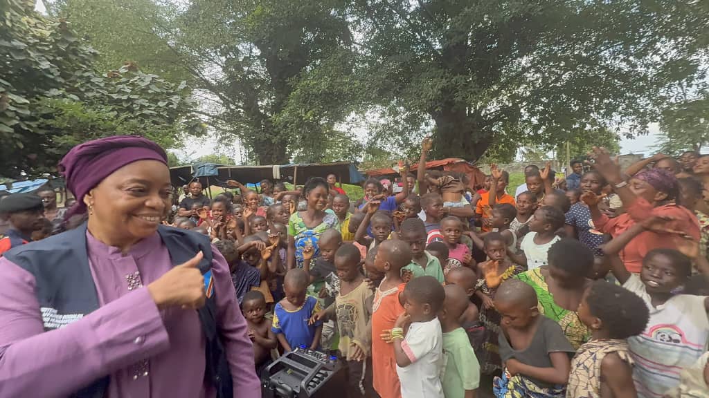 Tshopo : Ève Bazaiba en mission humanitaire au chevet des déplacés et des victimes des conflits intercommunautaires