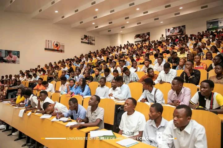 Mbujimayi : Les étudiants de l&rsquo;UOM découvrent enfin leurs nouveaux auditoires modernes.