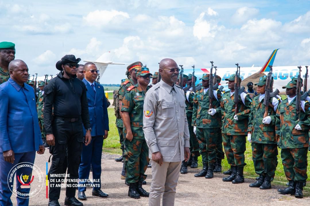 Kasaï – central : le VPM Guy Kabombo installe une nouvelle génération d’officiers des FARDC.