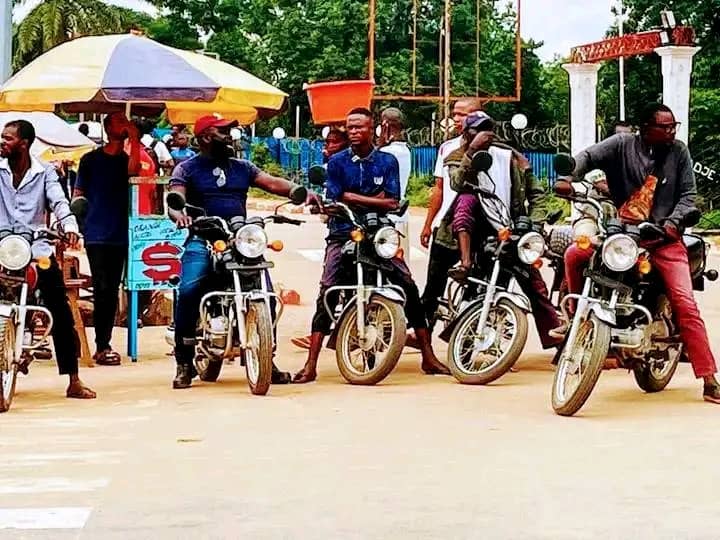 Transport à Mbujimayi : les motos ont presqu&rsquo;effacé les bus et taxis